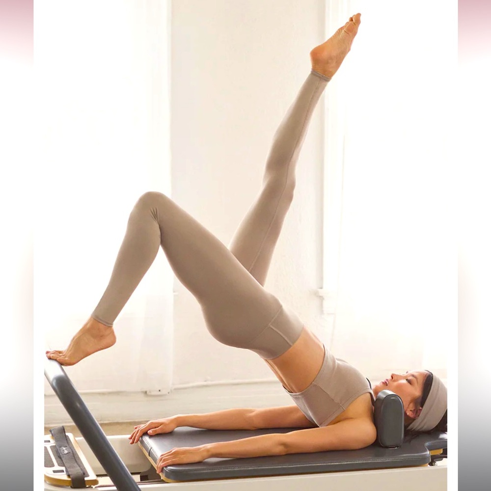 Alo 7/8 Airlift High-Waist Leggings - Gravel (Beige)